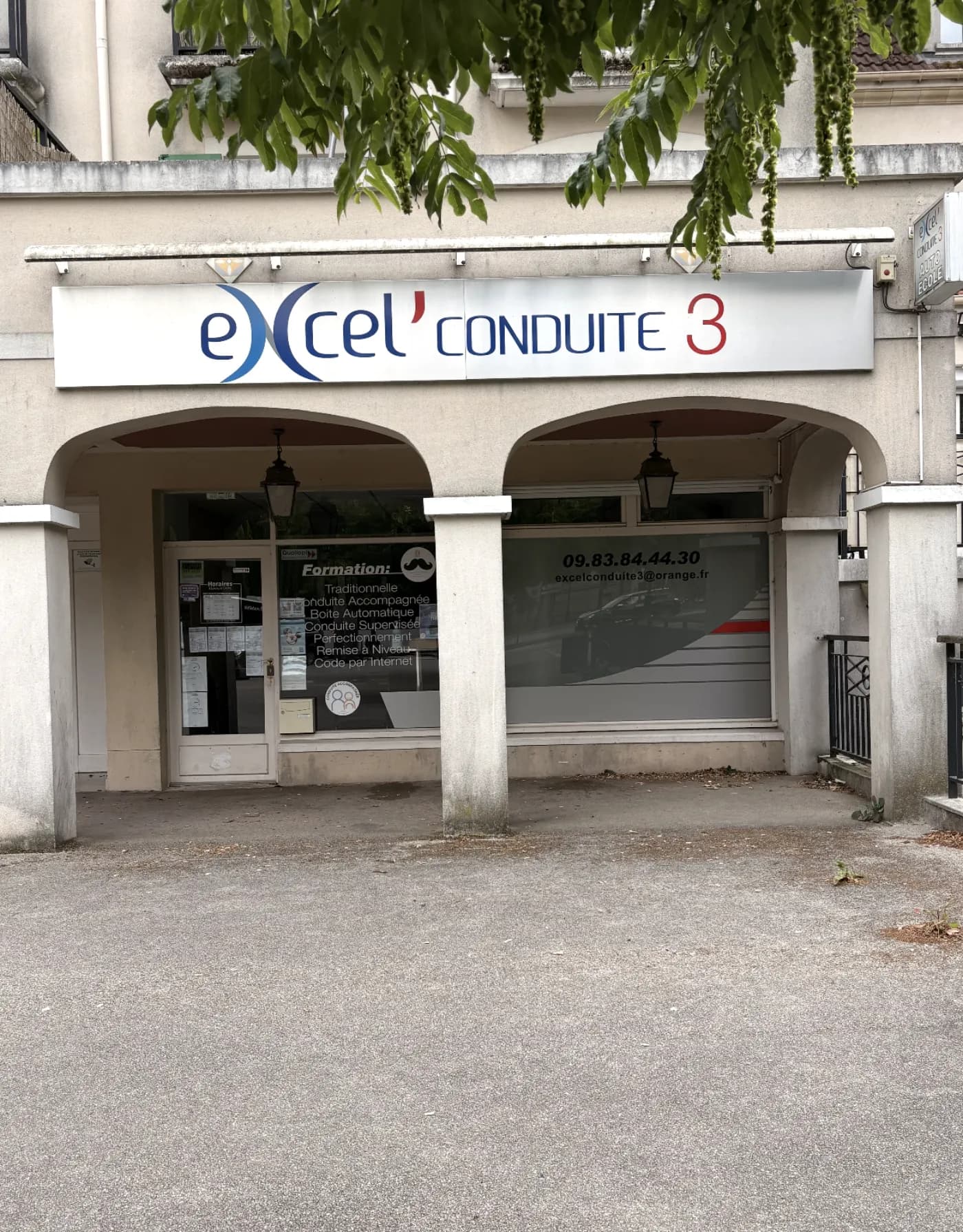 Devanture de l'auto-école Excel' Conduite à Bailly-Romainvilliers