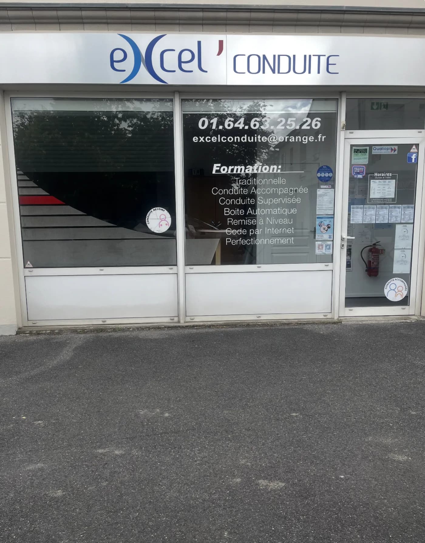 Devanture de l'auto-école Excel' Conduite à Serris
